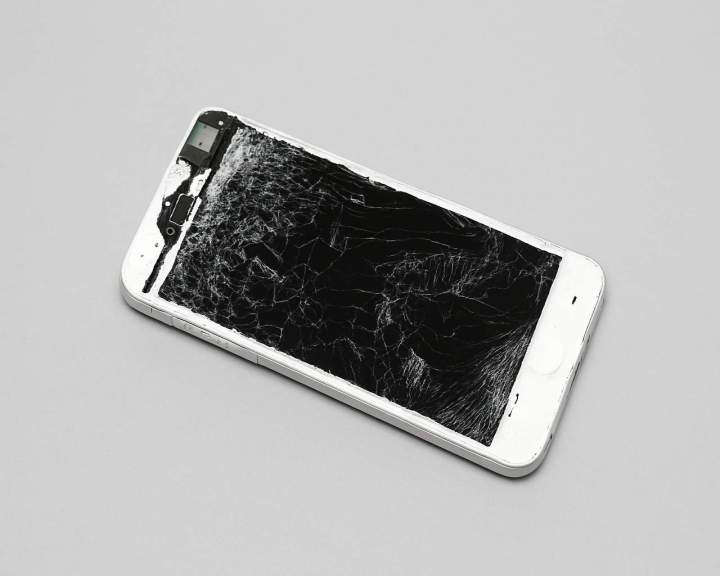 Ecran endommagé à remplacer Saint-Pierre-du-Perray et ses alentours